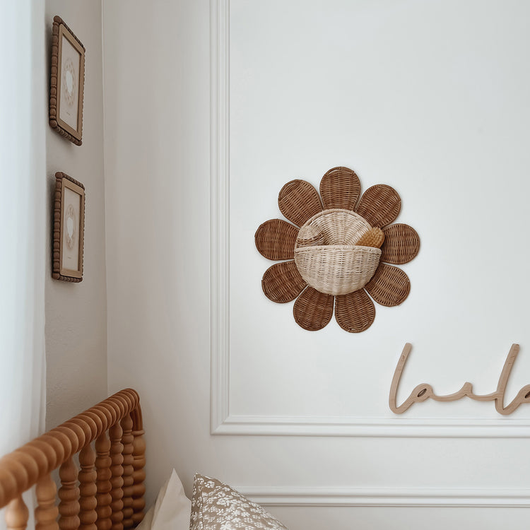 Rattan Daisy Wall Basket: Charming Wall Decor and Storage Solution