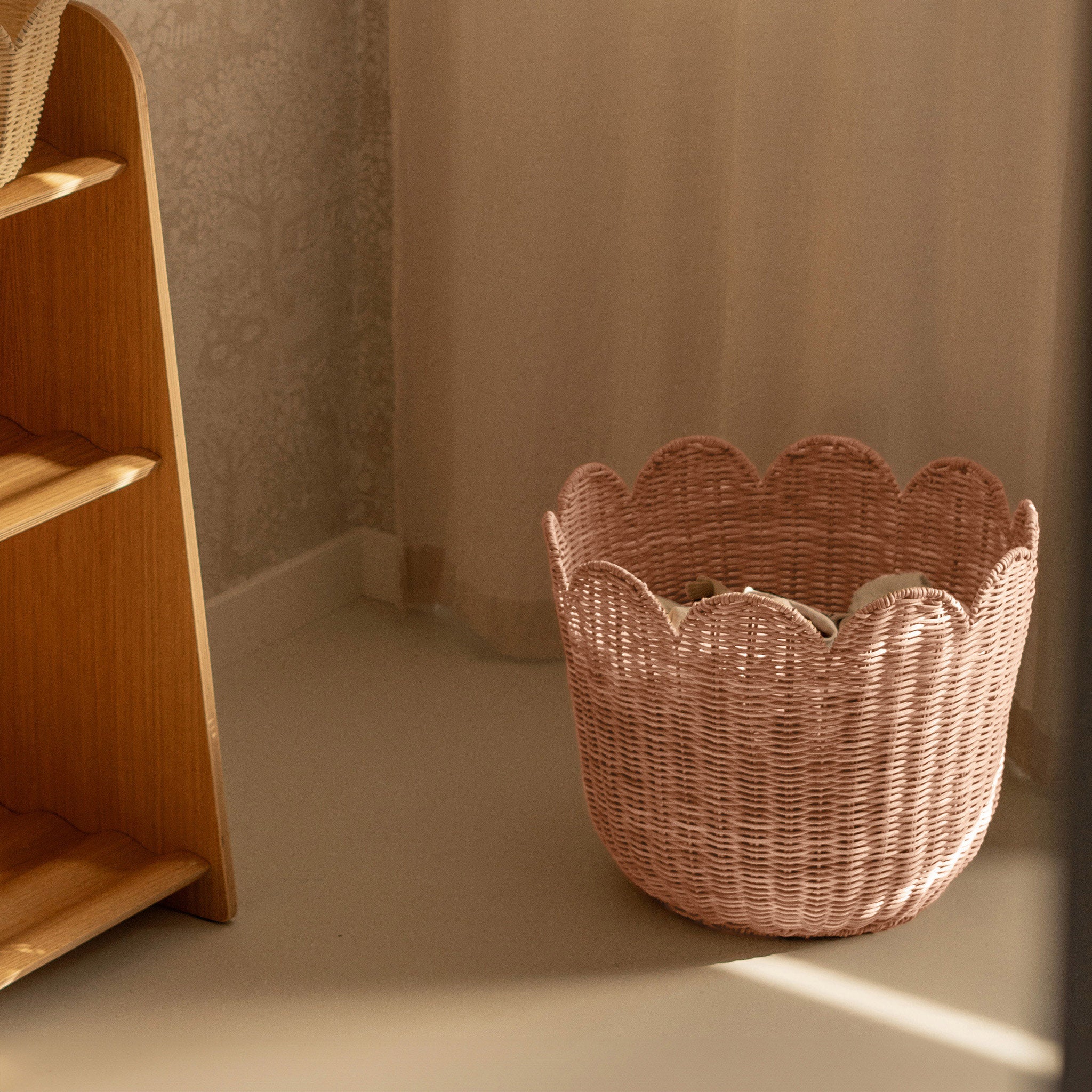 Rattan Tulip Basket Seashell Pink: Charming Storage Solution