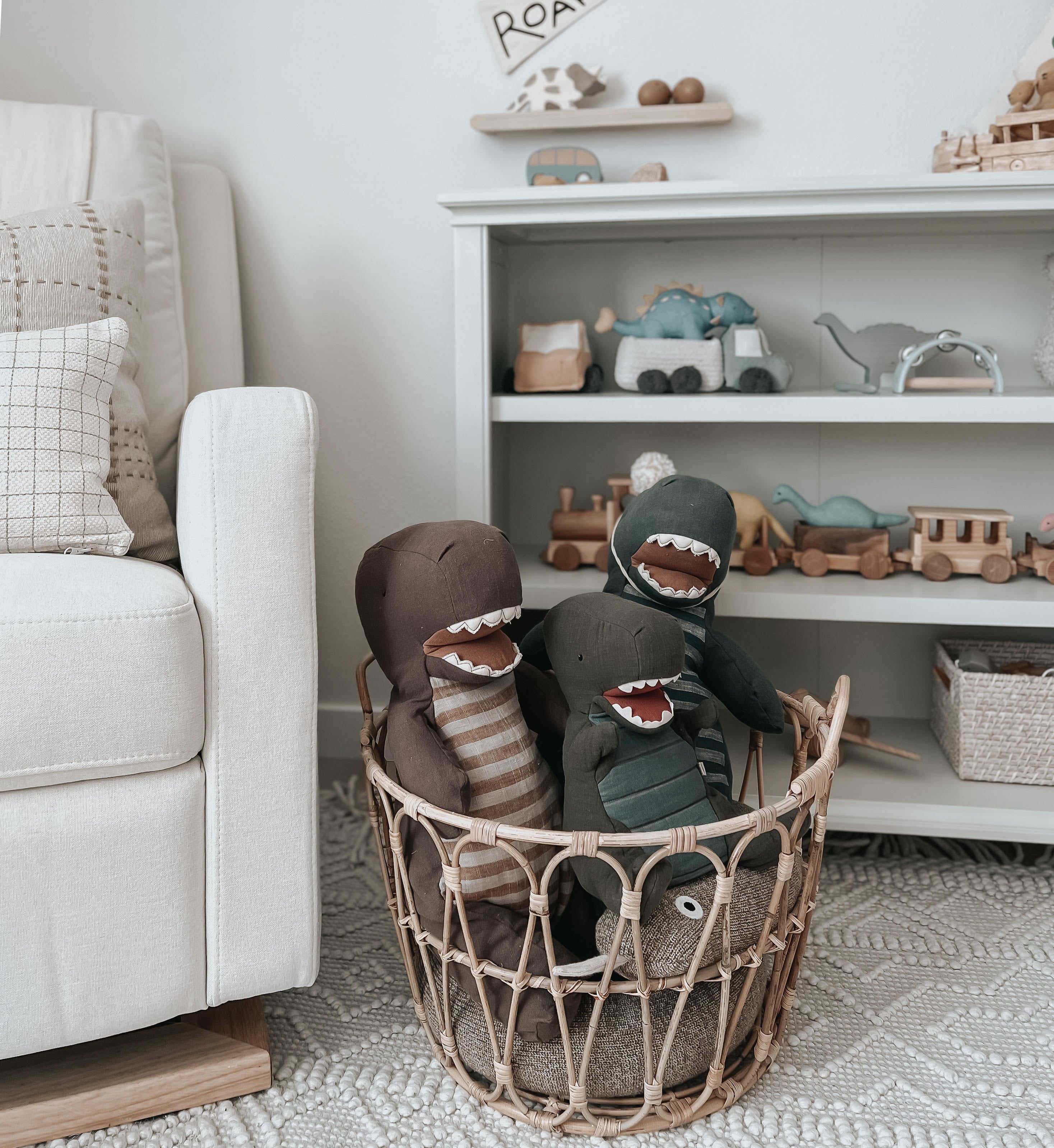 Mom's Guide to a Clutter-Free Haven: Decluttering and Organizational Tips for a Serene Home