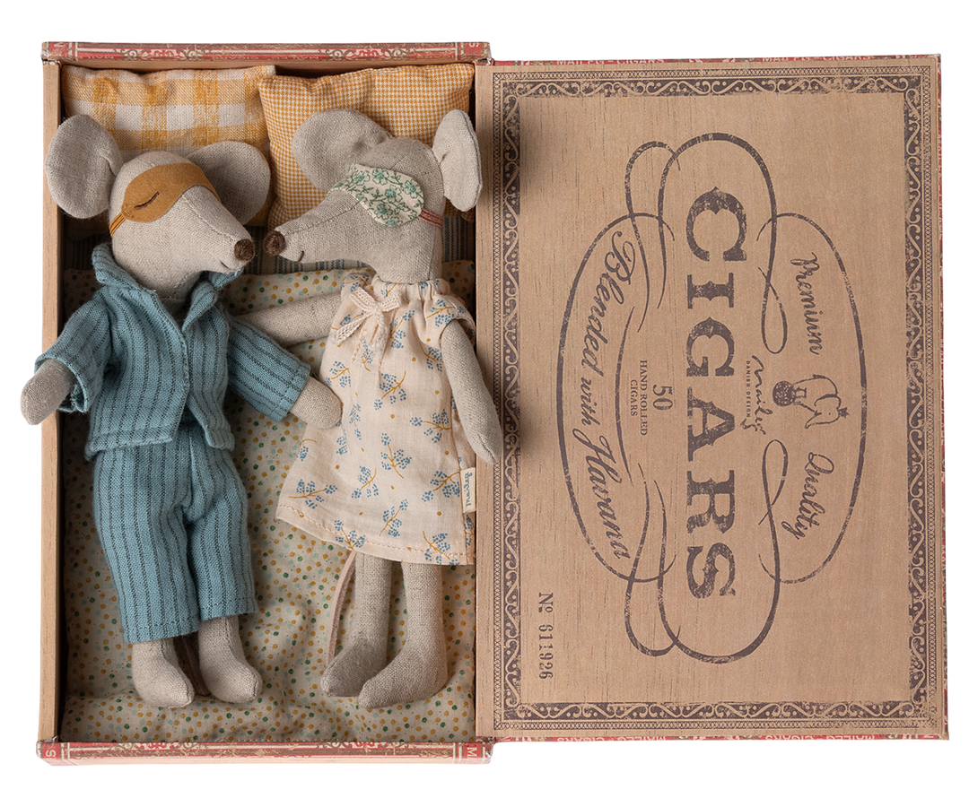 Mum & Dad Mice in Cigar Box