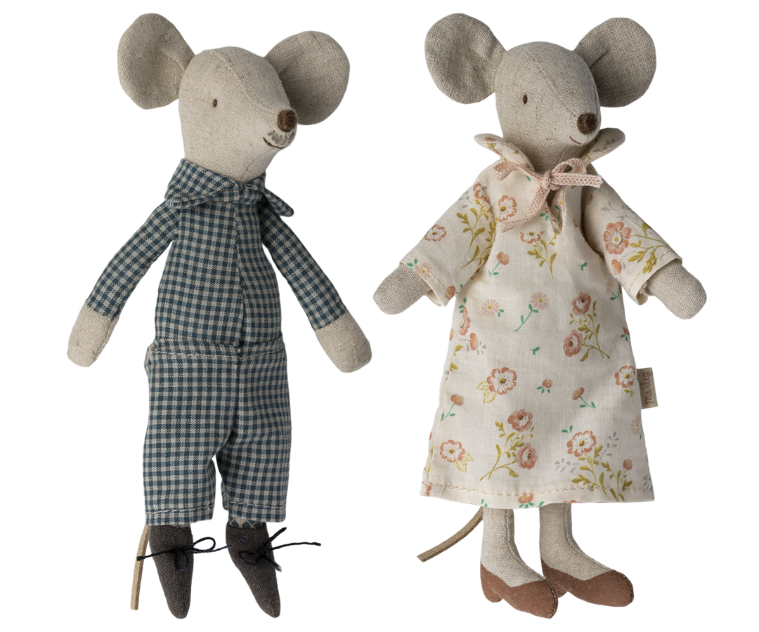 Grandma & Grandpa Mice in Cigarbox