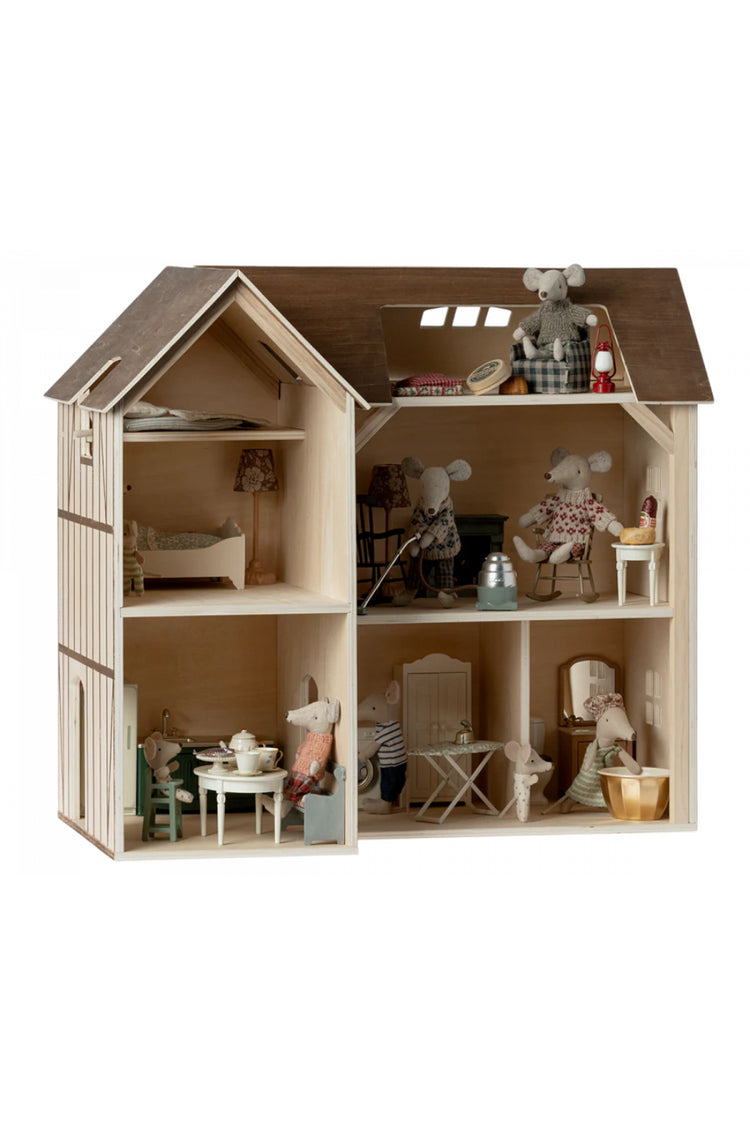 Charming Maileg Mouse Hole Farmhouse: Perfect Dollhouse Getaway