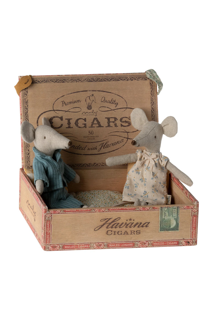 Maileg Mum & Dad Mice in Cigar Box: Whimsical Dollhouse Collection