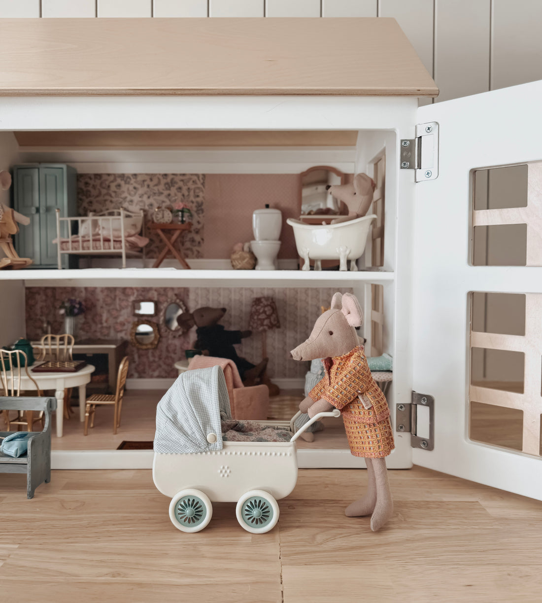 Micro Pram in Blue: Tiny Stroll in Style – Allen Rose