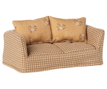 Couch, Mouse - Mable
