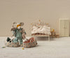 Baby mouse in carry cot - Rose
