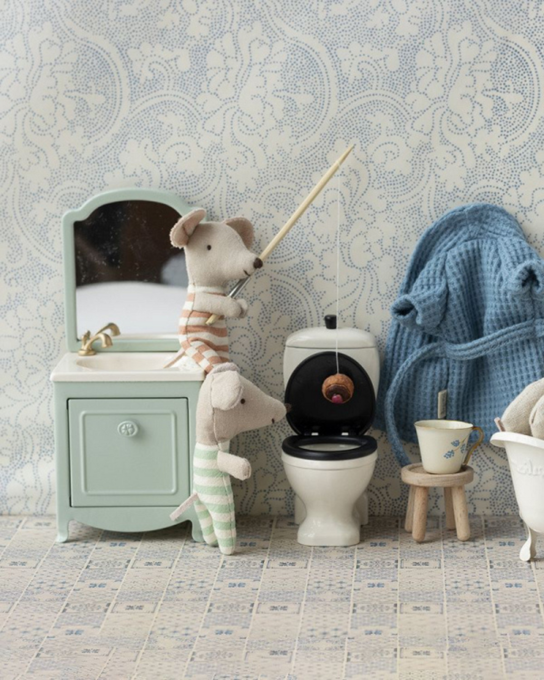 Dollhouse Bathroom Furniture: Maileg Mouse Mint Sink Dresser