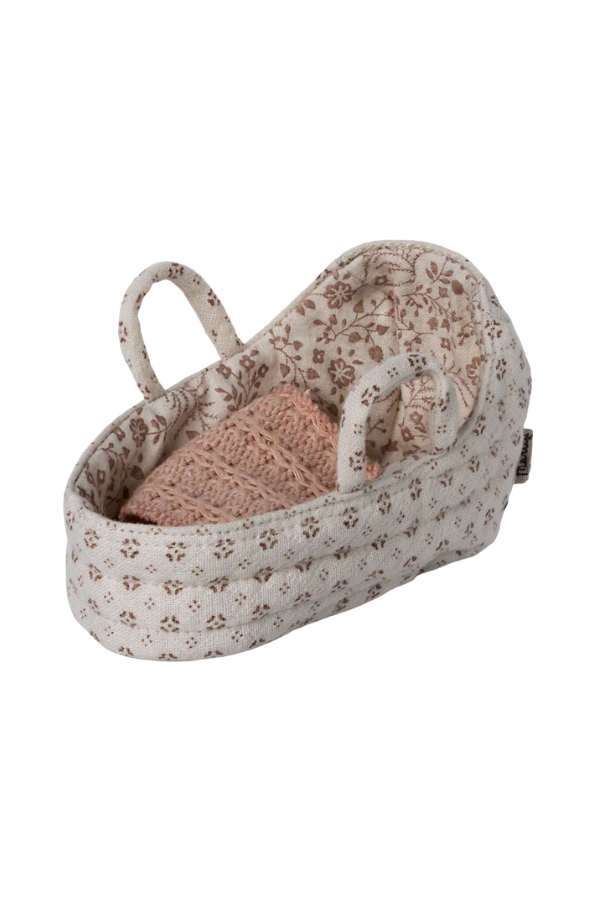 Maileg Carry Cot for Baby Mouse - Sweet and portable bedding for miniature scenes