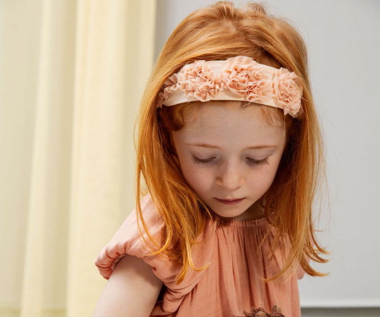 Charming melon flower headband, ideal for Maileg dolls, adding a floral flair to any outfit.