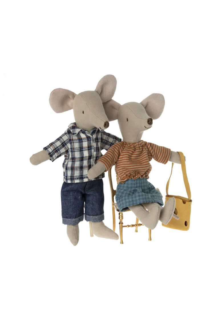 Discover the whimsical Maileg Mum Mouse, a charming addition to your dollhouse family lineup this spring '23