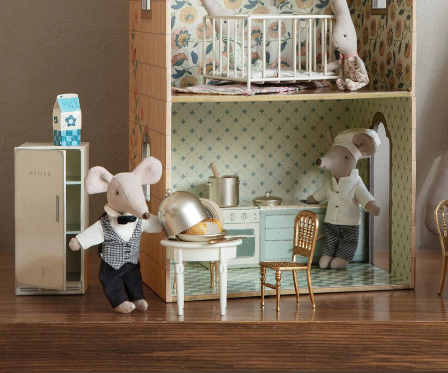 Maileg Mouse Side Table: Charming Dollhouse Furniture